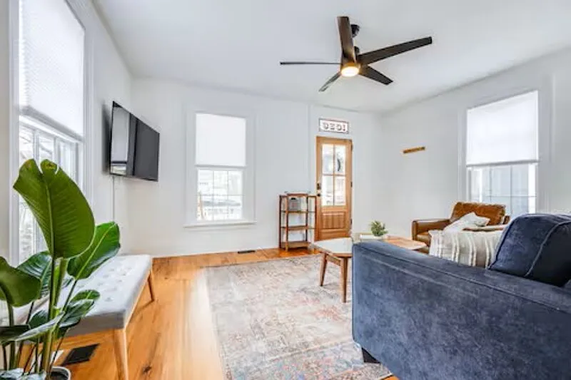 3 bed, 2.0 bath, 1625 sqft, $3,000 — Photo 3