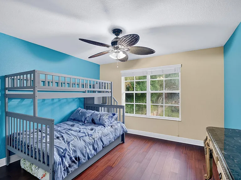 10247 Isle Wynd Ct — Photo 58