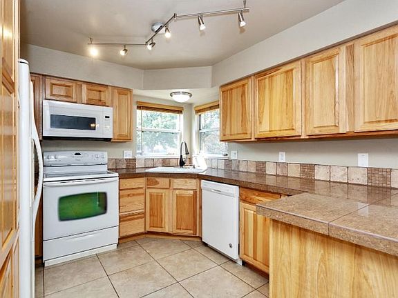 5th image of 12135 Sunflower St