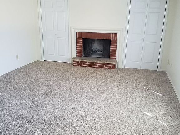 2nd image of 2721-2721A Bowen St #2721