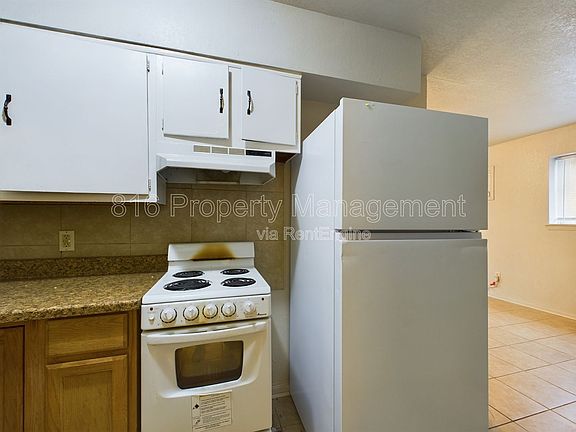 4th image of 15112 Bellaire Ave Unit B
