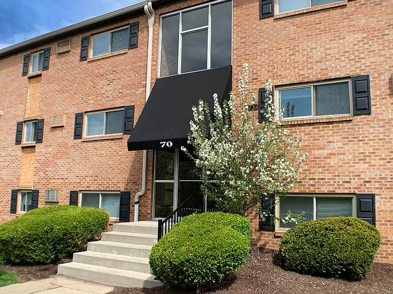 Crown Station Apartments — Photo 10