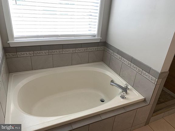 5th image of 7429 Dunnington Pl