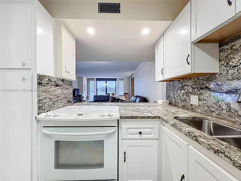 4545 Luxemburg Ct #103 — Photo 2