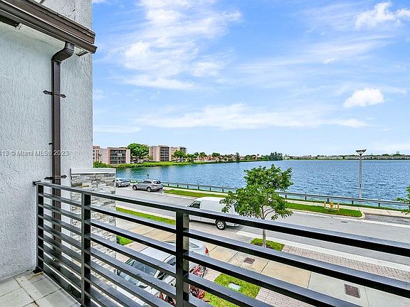 4th image of 20510 NE 2nd Ct