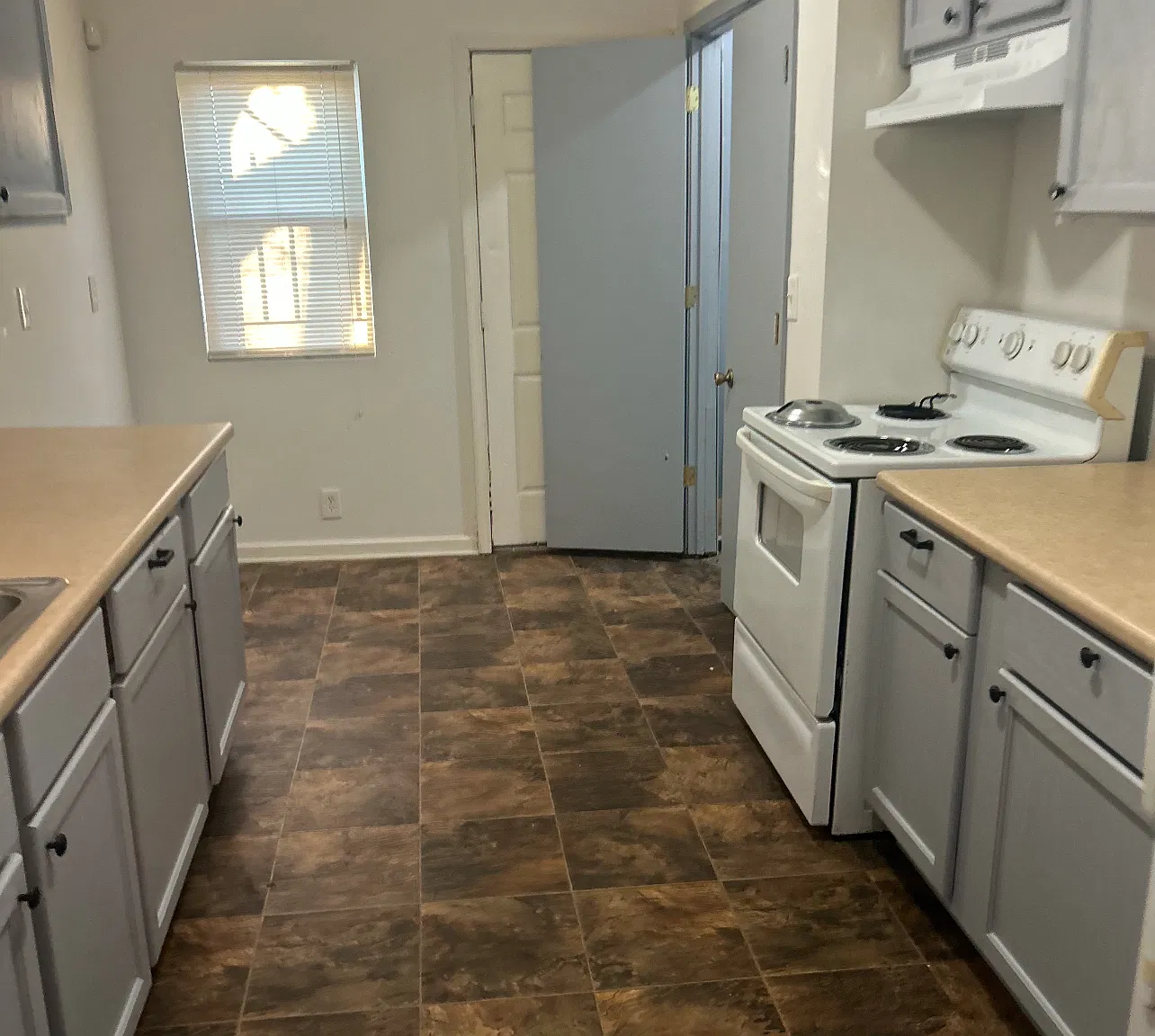 2 bed, 864 sqft, $1,200 — Photo 2