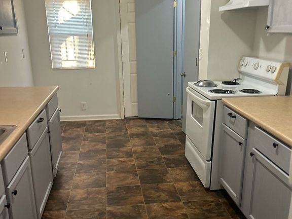 2nd image of 3106 Jackson Ave
