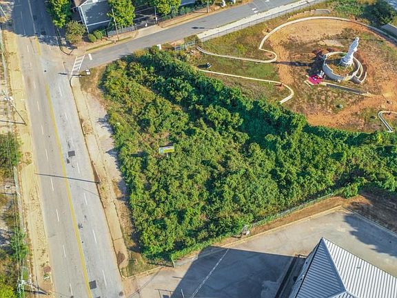 2nd image of 1160 Boulevard Se Lot 0