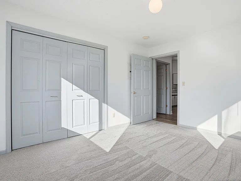 Keokuk Street Apartments — Photo 17