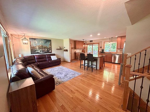 3rd image of 15220 Ironwood Ct
