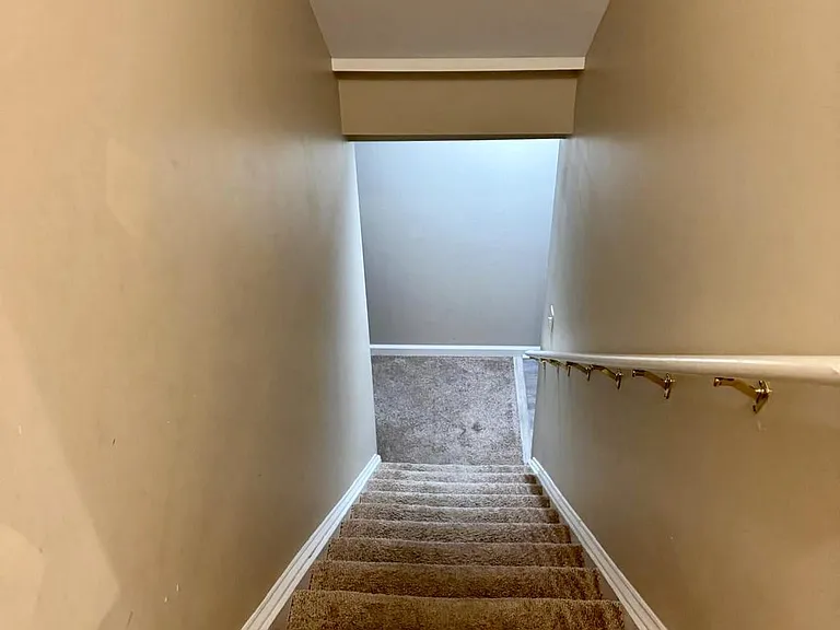 240 Torrey Pine Ct — Photo 35