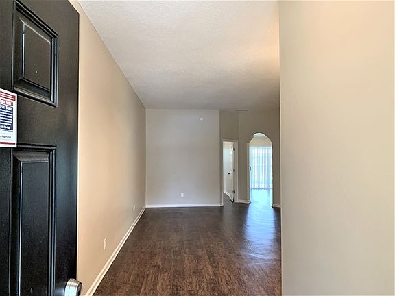 3rd image of 1868 Creekview Dr