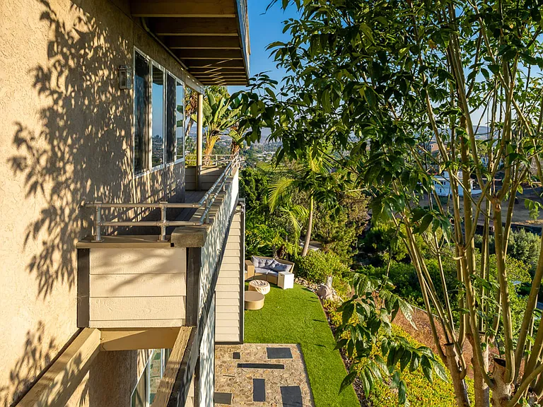 4350 Alta Mira Dr — Photo 34
