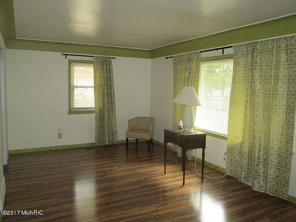 3rd image of 76 Emerald Ave