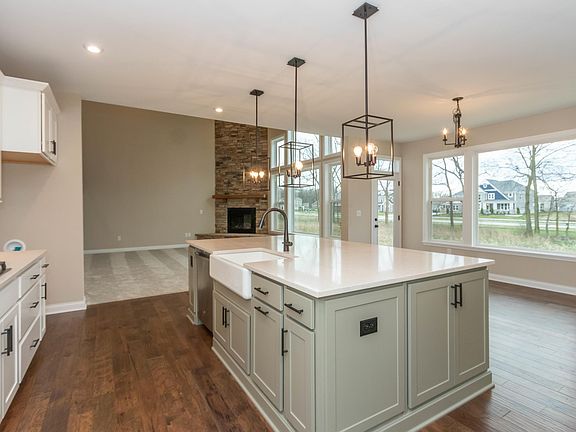 5th image of 3693 Goldenrod St