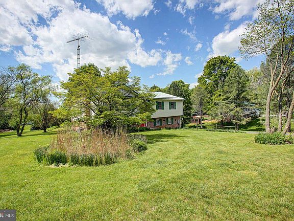3rd image of 848 Carey Dr