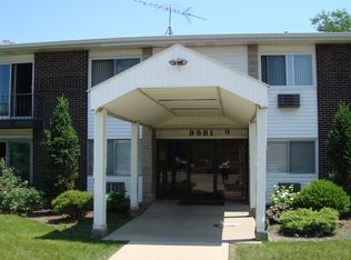 9581 Dee Rd #102B, Des Plaines, IL 60016