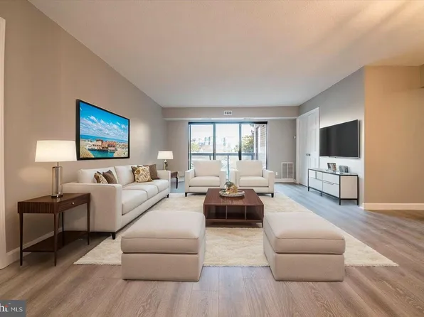 8370 Greensboro Dr APT 203, Mc Lean, VA 22102