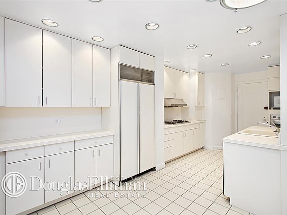 5th image of 119 E 84th St APT 6A