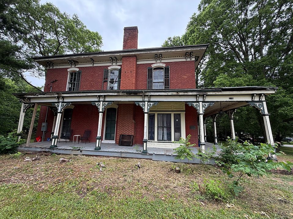 1st image of 216 S Washington St
