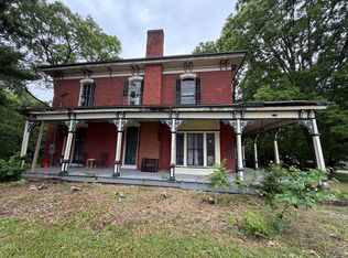 216 S Washington St, Kinmundy, IL 62854