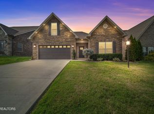 2306 Torrey Pines Dr, Maryville, TN 37801