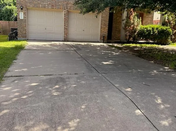 408 Mossy Rock Dr, Hutto, TX 78634