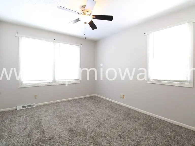 1607 NW 2nd St — Photo 7