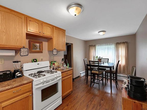 2nd image of 10 Farm St Unit 2