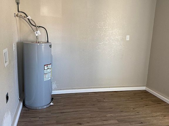 5th image of 1117 W Tyler Ave