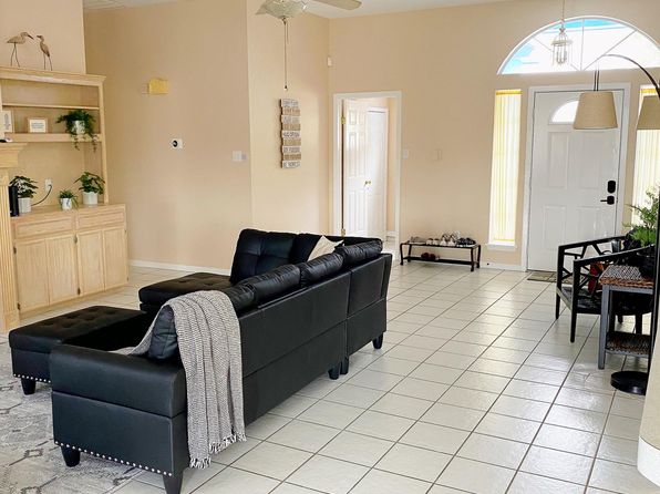 1025 Pompano Dr