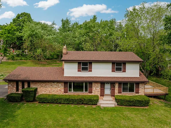 S25W27040 Winnebago Way, Waukesha, WI 53188