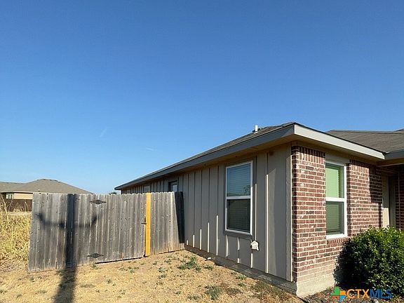 2nd image of 1956 Lively Ln