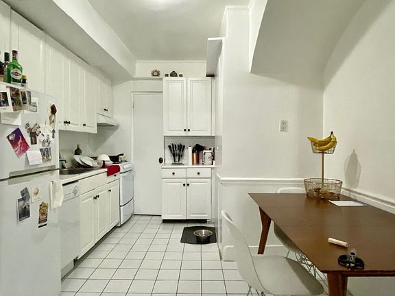 4th image of 322 E 55th St #Dd