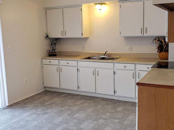 5th image of 23234 Marmon Ave