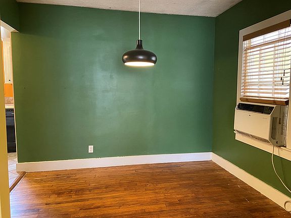5th image of 325 Lake Hill Dr