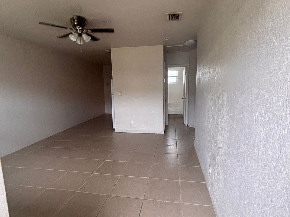 1st image of 221 NW 11th Ave APT 3