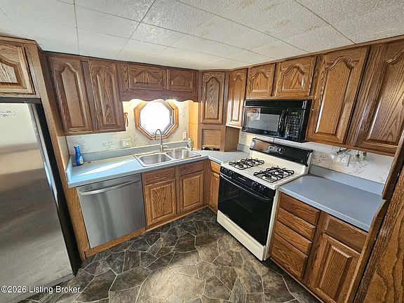 3rd image of 481 Yorkshire Blvd