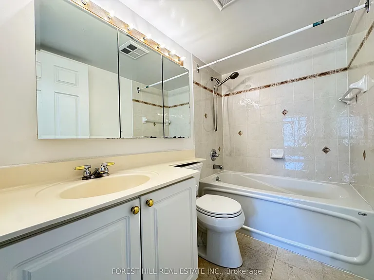 889 Bay St #810 — Photo 8
