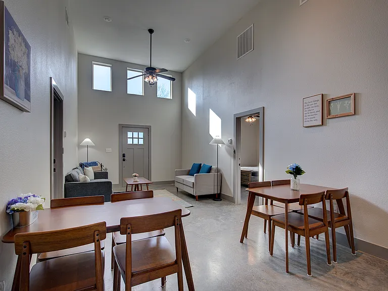 604 Maple St #2 — Photo 3