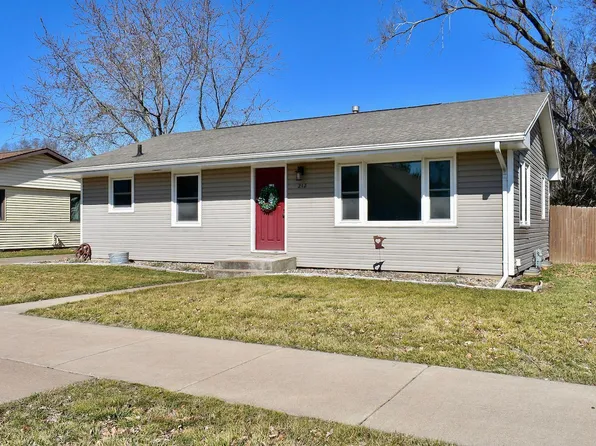 242 N 4th St, La Crescent, MN 55947