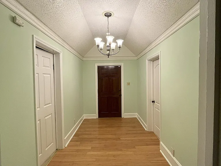 1907 Cardens Ln — Photo 4