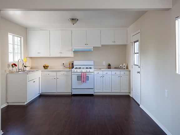 4th image of 1551 W Ave H-8