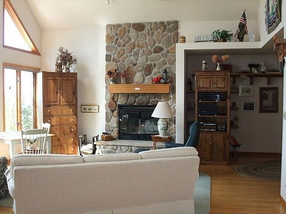 4th image of 8101 Chateau Dr