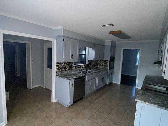 4th image of 901 Worth Ave