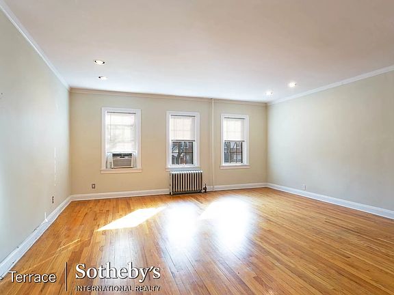2nd image of 10111 Ascan Ave