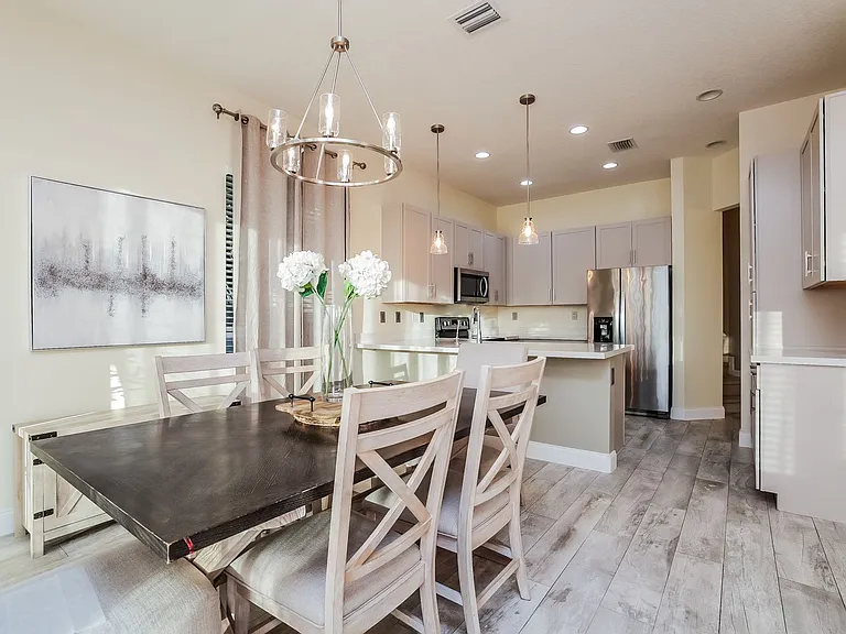 8916 Madrid Cir — Photo 10