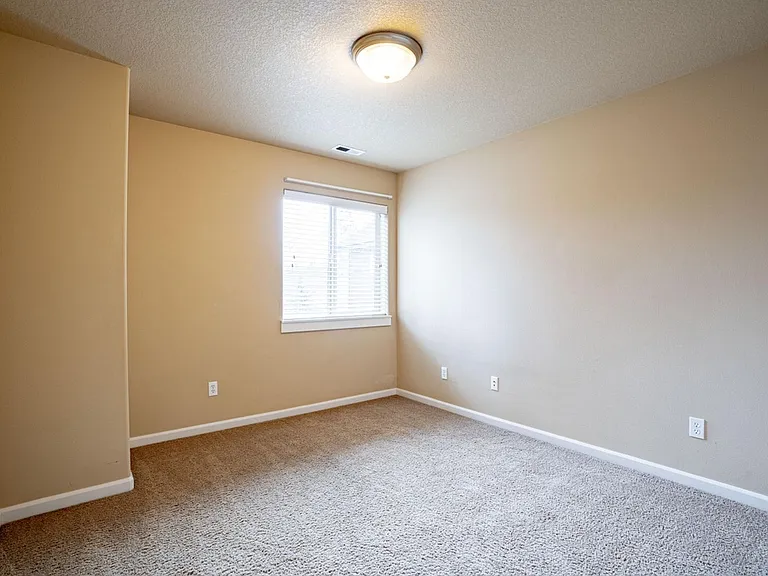 20487 Brentwood Ave — Photo 24