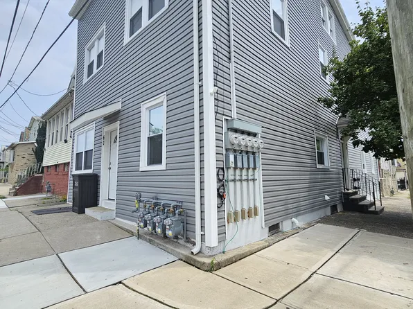 60 Lt Glenn Zamorski Dr #1R, Elizabethport, NJ 07206