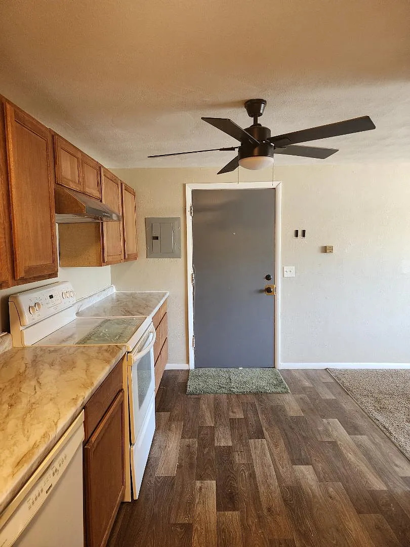 420 N. Cherrywood Ave - 5 — Photo 3